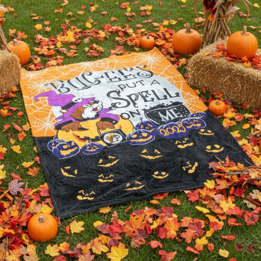 Cozy up in spooky style with the limited-edition Buc-ee’s 2025 Halloween Blanket! Featuring Buc-ee the Beaver dressed as a wizard with a purple hat, surrounded by glowing jack-o’-lanterns and spider webs, this blanket is perfect for adding festive charm to your Halloween season.