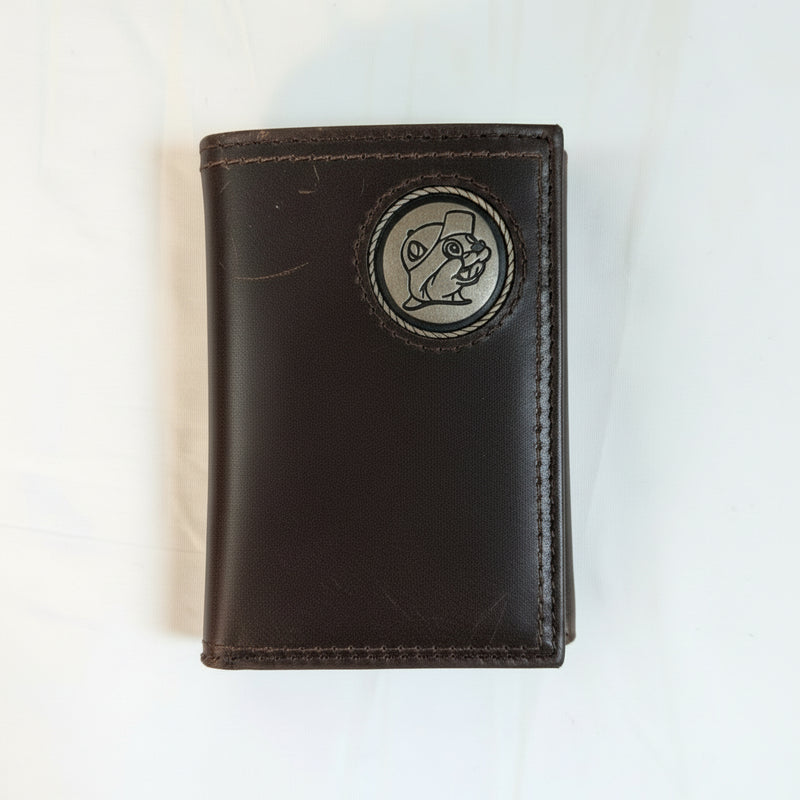 Buc-ee’s Men’s Genuine Leather Wallet in trifold style featuring a metal Buc-ee’s concho emblem, displayed on a clean white background.