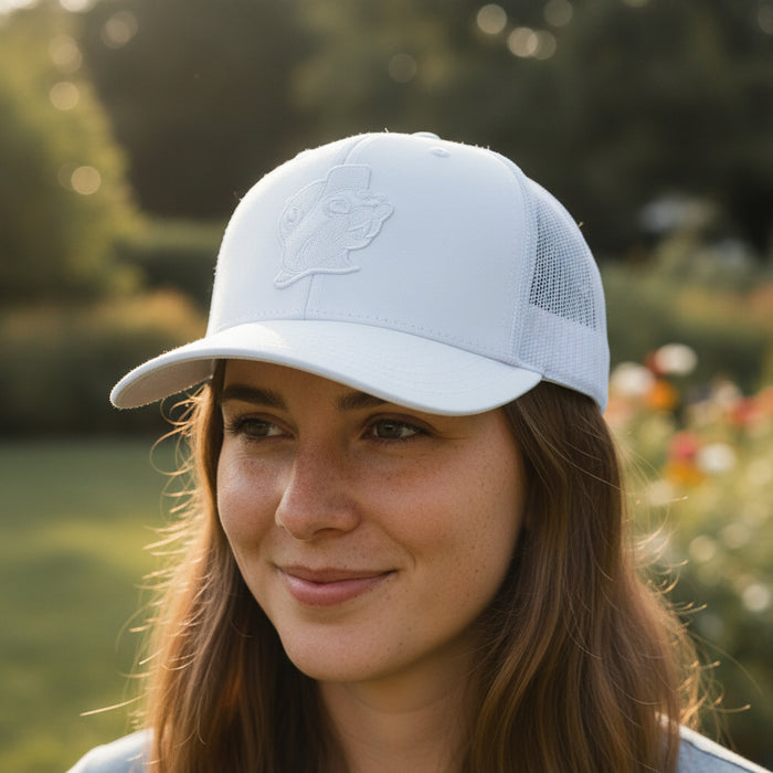 This all-white look pairs a breathable mesh back with a structured front panel featuring a clean embroidered Buc-ee’s patch.