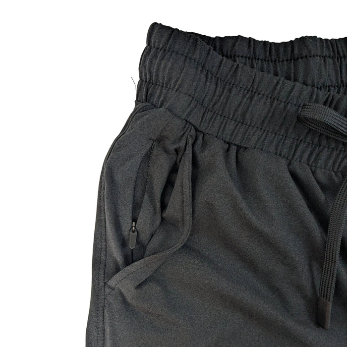 Up close view on the Cloud Knit short pocket