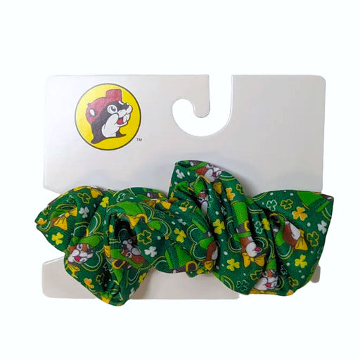 Buc-ee’s St. Patrick’s Day scrunchie in green with shamrock and leprechaun beaver mascot print, on a logo hang card